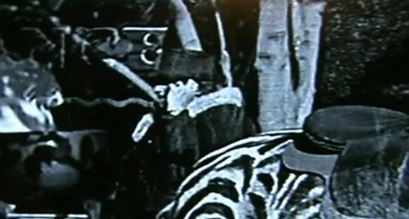 101031-time-traveller-mobile-phone2