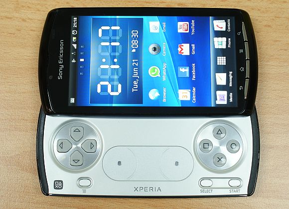 110621-XperiaPlay-19