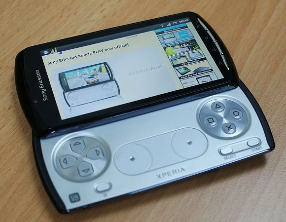 110621-XperiaPlay-2