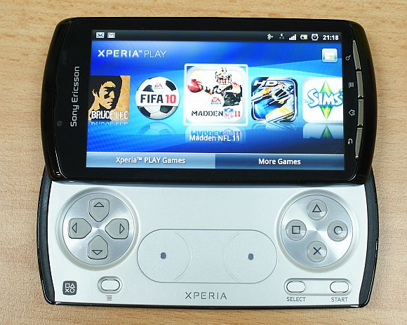 110621-XperiaPlay-20