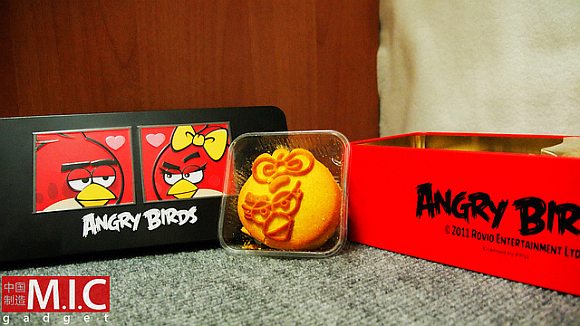 110908-angry-birds-moon-cake
