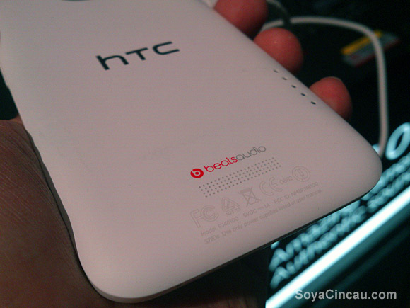 120331-htc-one-x-hands-on-4