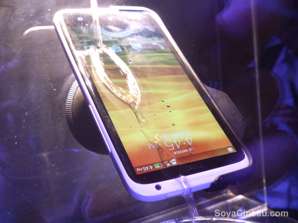 120331-htc-one-x-hands-on-5