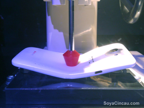 120331-htc-one-x-hands-on-6