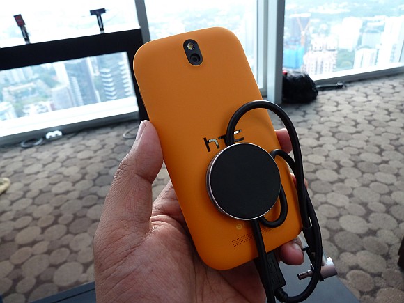 121002-htc-desire-sv-03