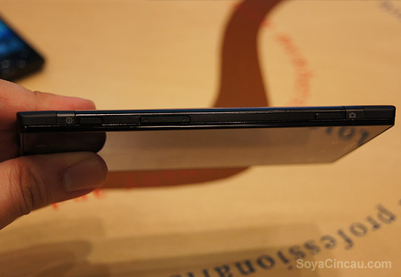 121113-sony-xperia-ion-review-06