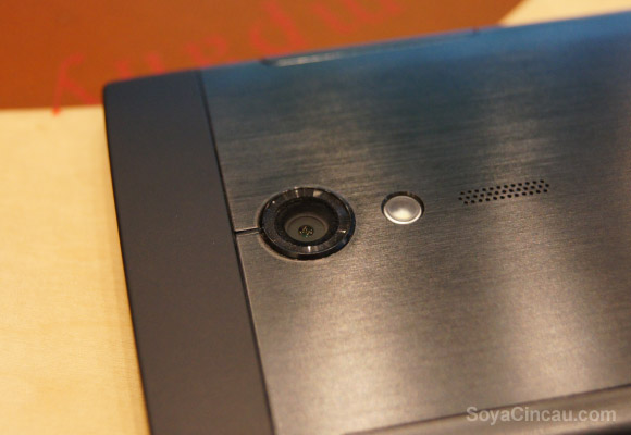 121113-sony-xperia-ion-review-21