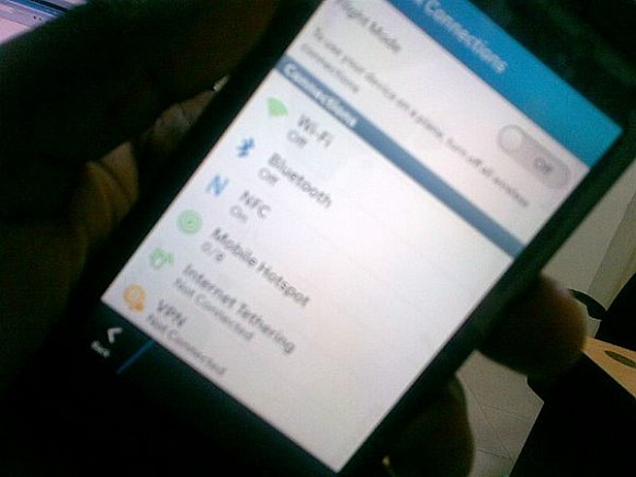 121128-bb10-lseries-03