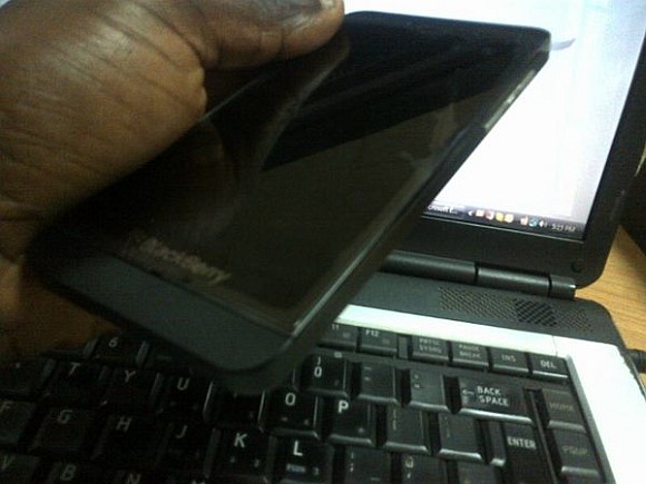 121128-bb10-lseries-04