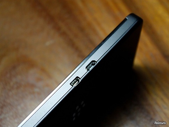 121212-blackberry-10-l-series-01