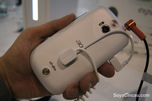 130303-acer-liquid-e1-04