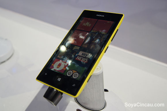 130305-nokia-lumia-520-07
