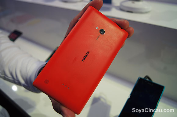 130305-nokia-lumia-720-02