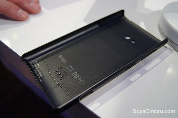 130305-nokia-lumia-720-05