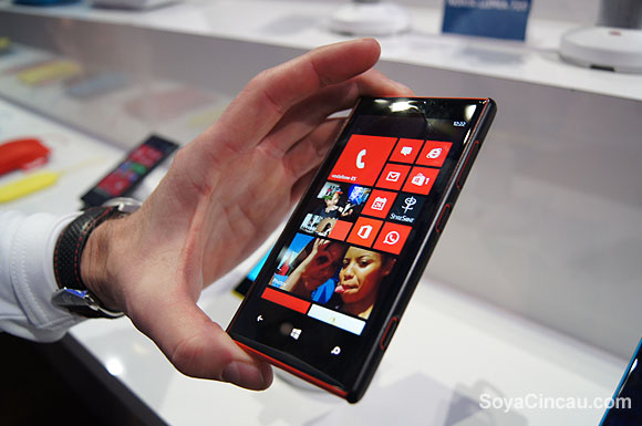 130305-nokia-lumia-720-06