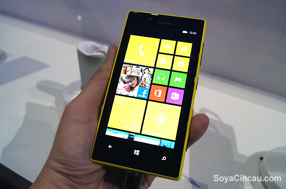 130305-nokia-lumia-720-07