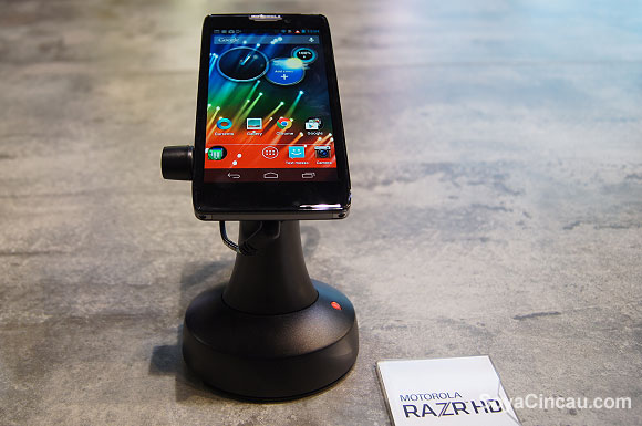 130309-motorola-razr-hd-01