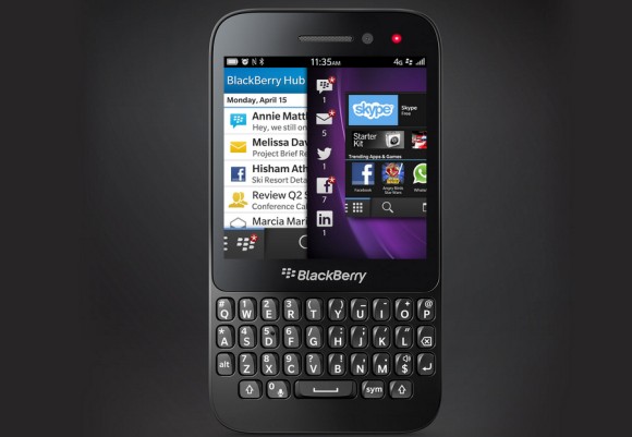 130514-blackberry-q5-02