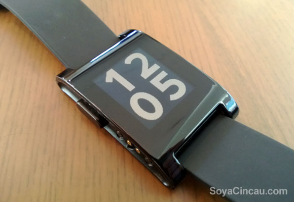 130526-pebble-smartwatch-review-02