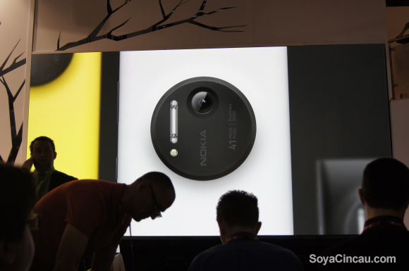 140224-nokia-x-live-event