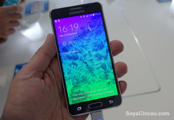 140912-samsung-galaxy-alpha-hands-on-01