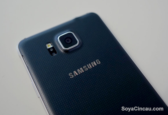 140912-samsung-galaxy-alpha-hands-on-07