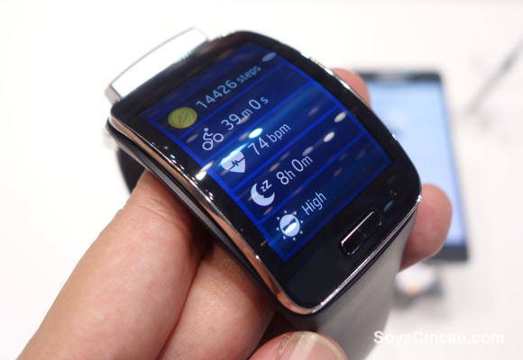 141015-samsung-gear-s-malaysia-02