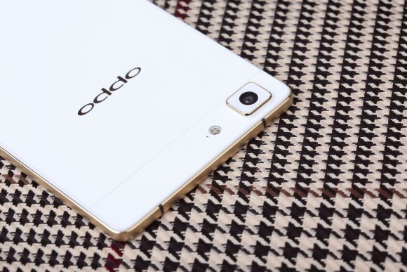 150202-oppo-r5-Gilded-gold-edition-01
