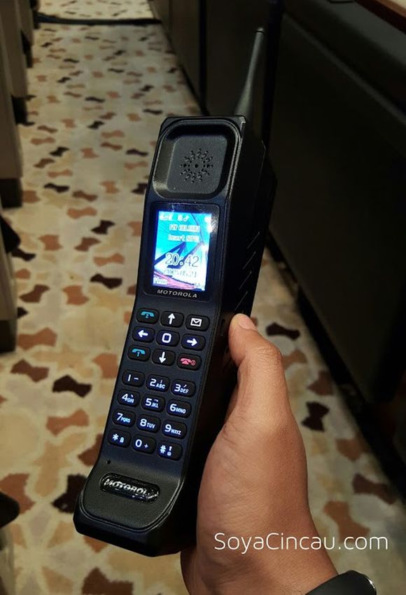 150522-retro-brick-da-ge-da-mobile-phone-01