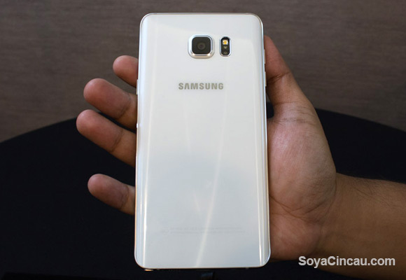 150813-samsung-unpacked-galaxy-note-5-hands-on-02