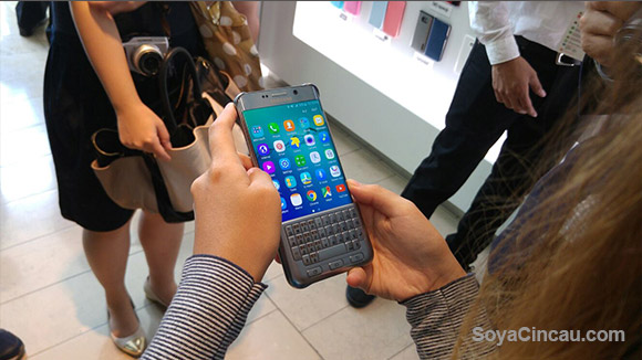 150814-Samsung-Keyboard-Cover-02i