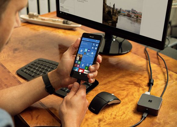 151205-microsoft-display-dock-malaysia