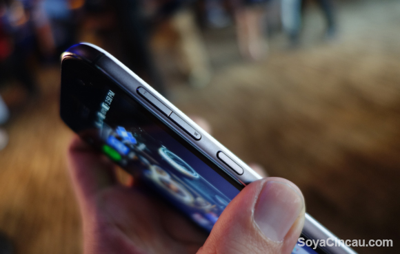 160114-asus-zenfone-zoom-hands-on-4