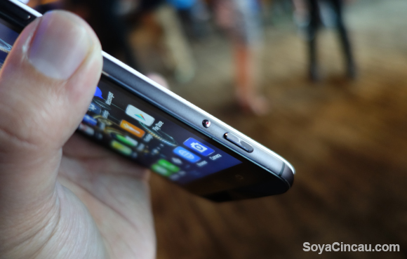 160114-asus-zenfone-zoom-hands-on-5