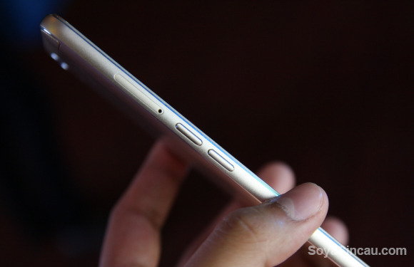 160513-zte-blade-v7-max-hands-on-1