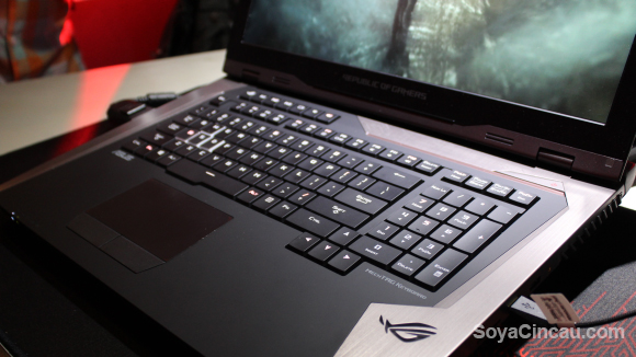 160530-asus-rog-gx800-gaming-laptop