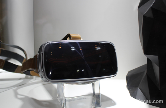 160530-asus-vr-headset