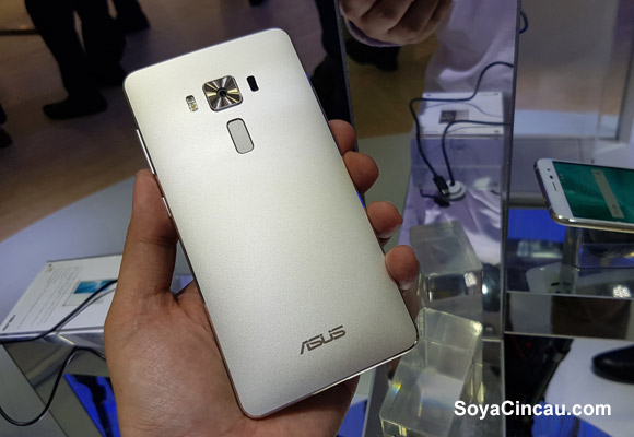 160531-asus-zenfone-3-deluxe-hands-on-01
