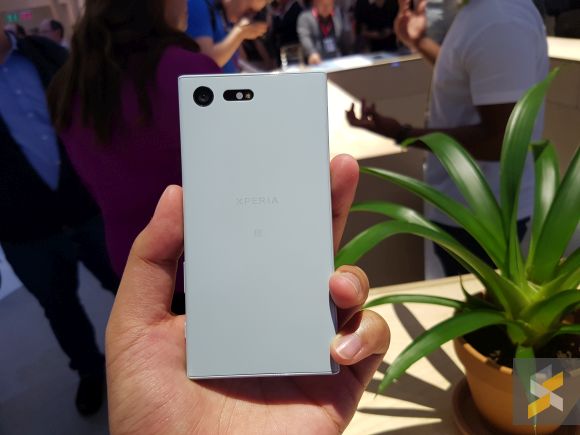 160907-sony-xperia-x-compact-hands-on-2
