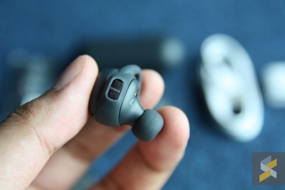 161005-samsung-gear-iconx-review-malaysia-09
