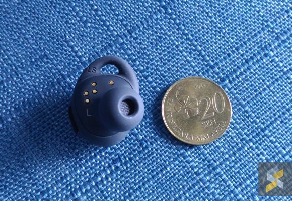 161005-samsung-gear-iconx-review-malaysia-19