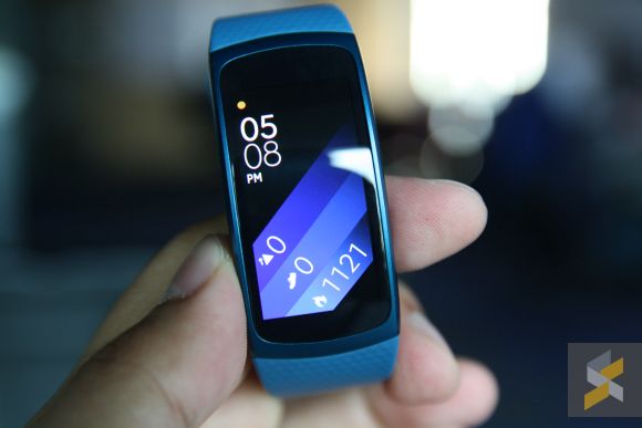 161014-samsung-gear-fit2-review-malaysia-04