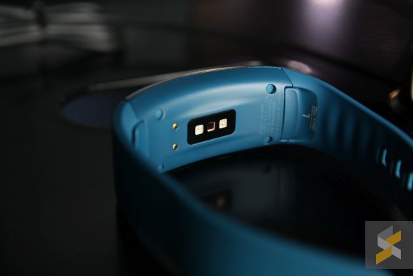 161014-samsung-gear-fit2-review-malaysia-07