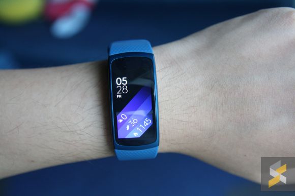 161014-samsung-gear-fit2-review-malaysia-09
