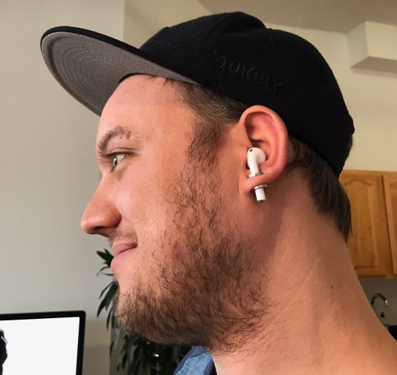 161222-andrew-cornett-airpods-falling-out