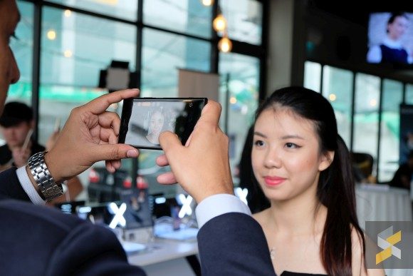 Xperia Xz1 Has Sony Finally Made A Good Value Flagship Smartphone Sony S New World S First Camera Feature Soyacincau Com
