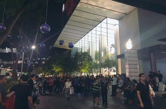 iPhone X Singapore queue