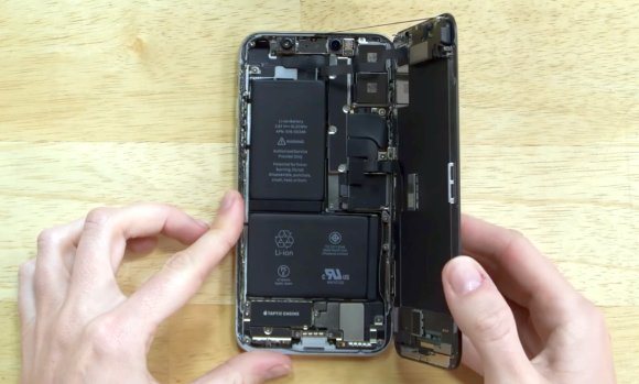 The iPhone X has a very interesting battery inside ...