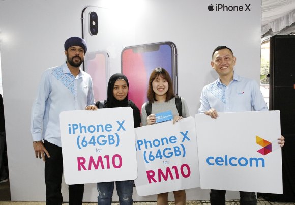 iPhone X RM10 queue 4 nights Malaysia