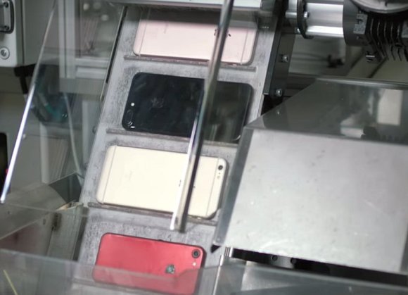 Apple Daisy iPhone Recycling Robot